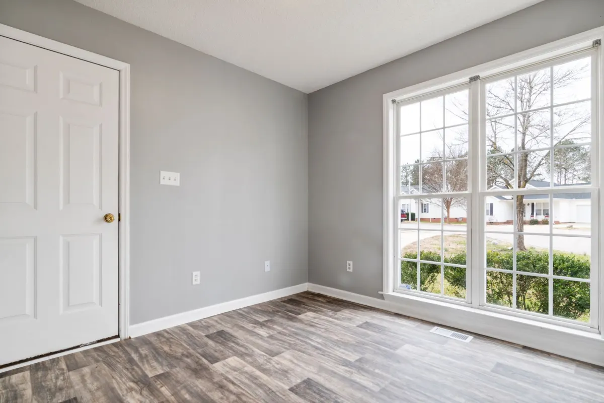 Pièce vide avant travaux de rénovation intérieure